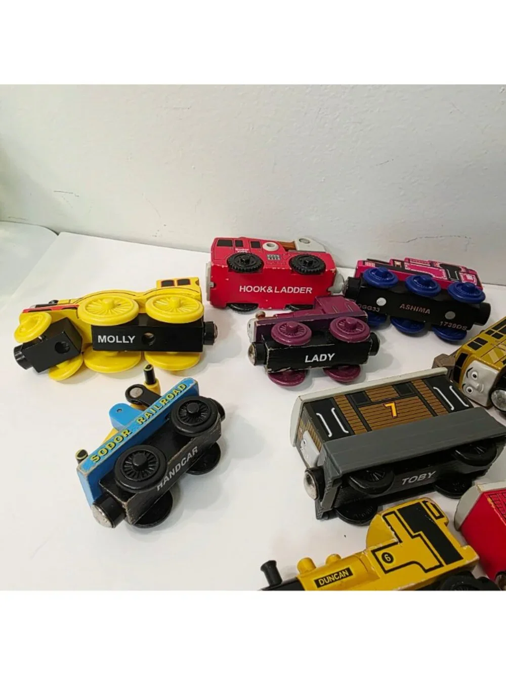 18 pc Mix Thomas & Friends Magnetic Wooden Train Engines Cars Toby Diesel Lady